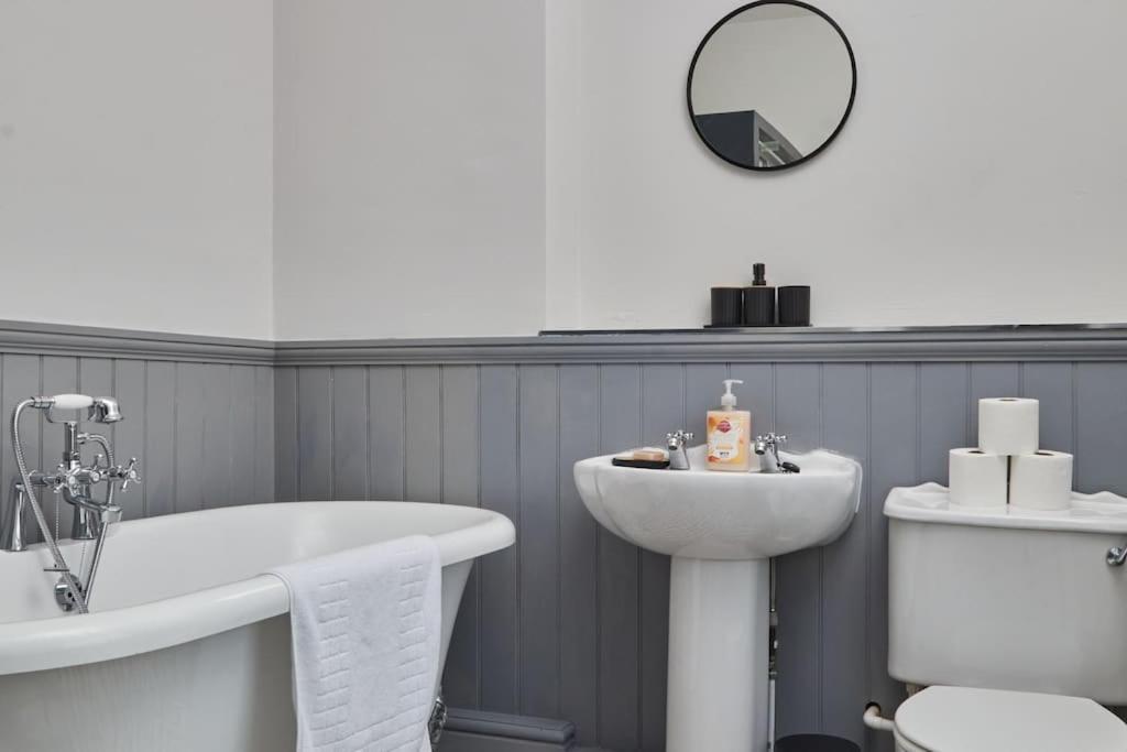 Cosy 3-bedroom House In - Street Parking Holiday home