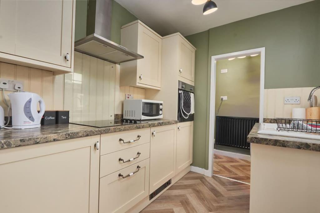 Cosy 3-bedroom House In - Street Parking Holiday home