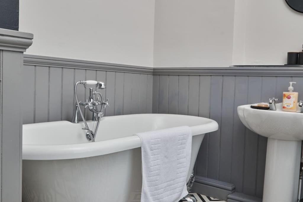 Cosy 3-bedroom House In - Street Parking Holiday home