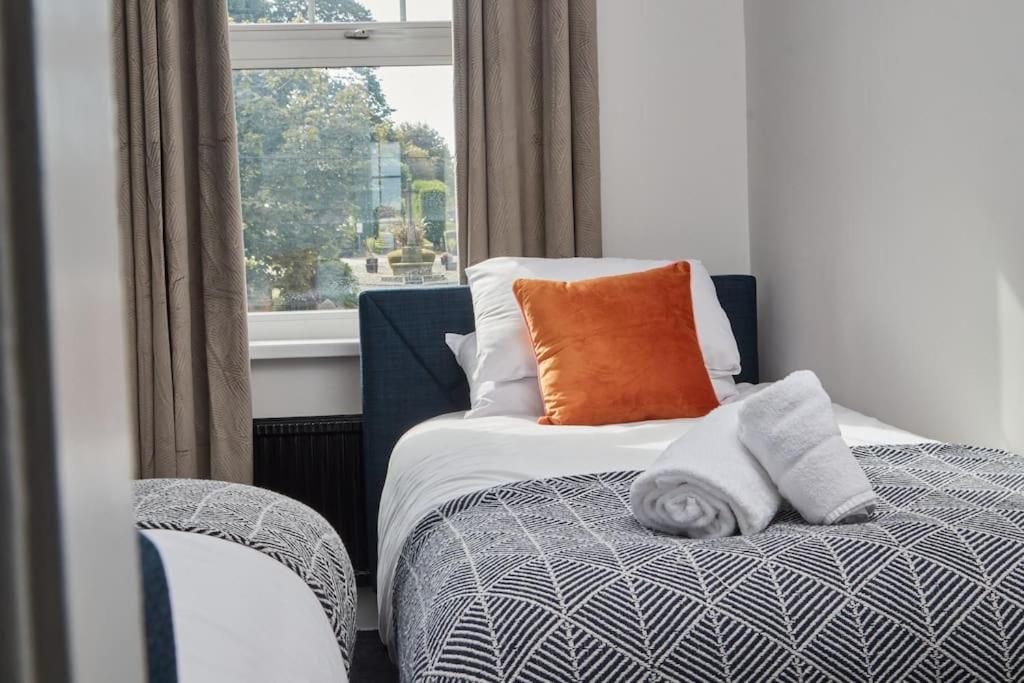 Cosy 3-bedroom House In - Street Parking Holiday home *
