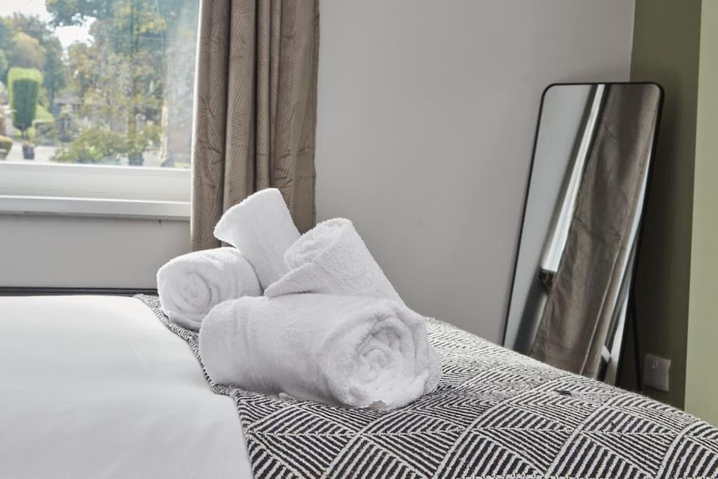 Cosy 3-bedroom House In - Street Parking